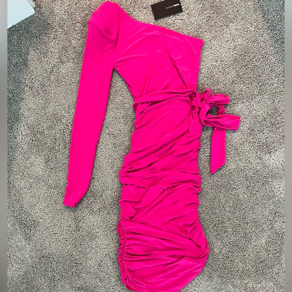 FashionNova hot pink bodycon dress